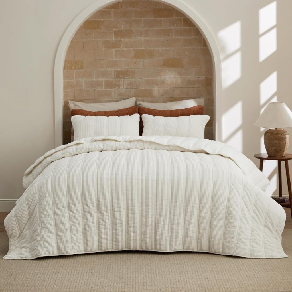 Bedsure Luxury Velvet Quilt King Size: A Stylish and Functional Bedding Solution for Every Season